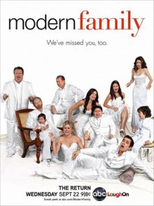 Скачать сериал Семейные ценности / Modern Family / 2 сезон (2009) WEB-DLRip / 271 Mb